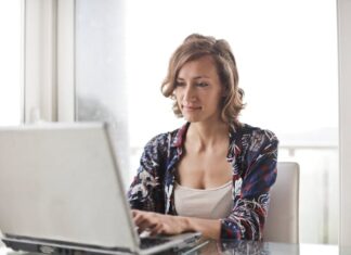 Ile Polaków korzysta z social mediów