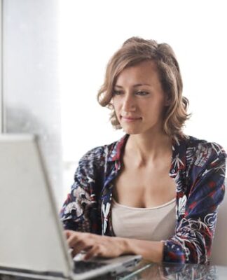 Ile Polaków korzysta z social mediów